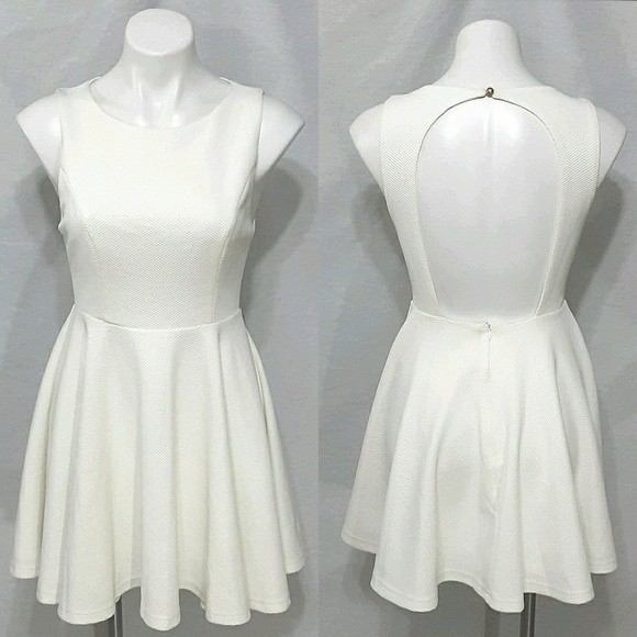 Lulu’s White Fit & Flare Mini Dress M | Sleeveless Open Back Flirty Elegant Chic - Picture 1 of 5